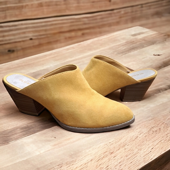 Old Navy Yellow Faux Suede Mules Women's Size 8 Heels 2.5"  Slip Ons Shoes - Picture 1 of 12